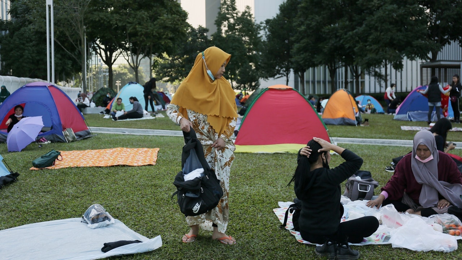 羅致光：至今465外傭染疫　無計劃推假日禁足、定期強制檢測