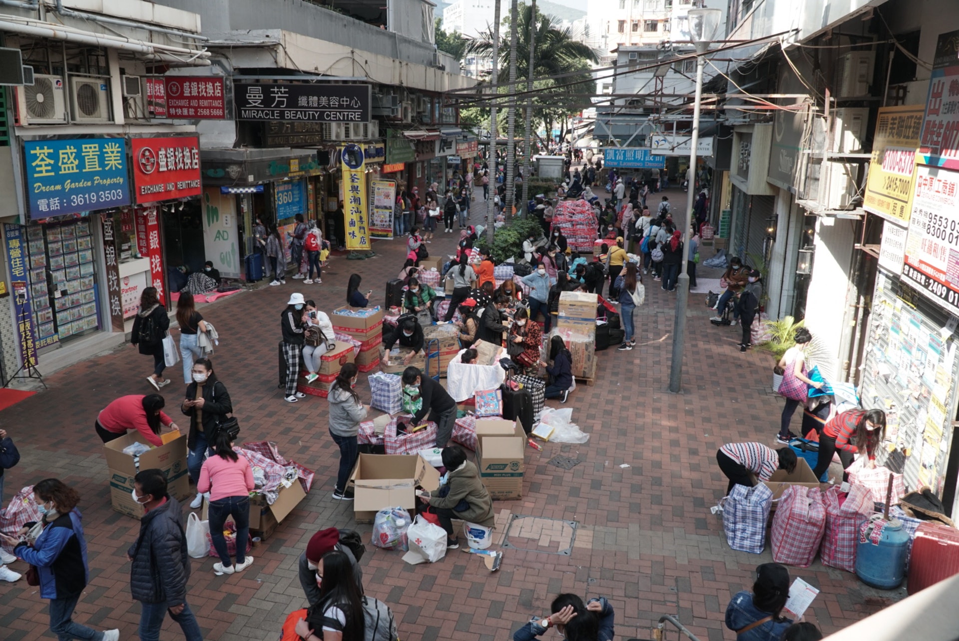 周末外傭聚腳地　家鄉小店化身「無罩」食肆　擺攤執貨零距離
